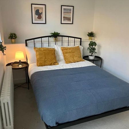 Ferienwohnung Magnificent Refurbished 1 Bed Flat Few Steps To High St ! - 4 East House Epsom Exterior foto