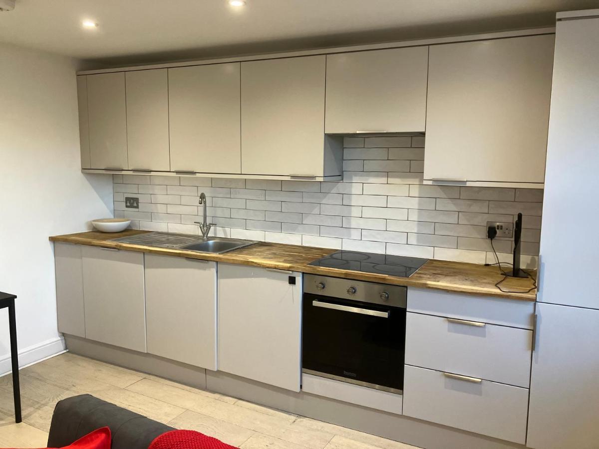 Ferienwohnung Magnificent Refurbished 1 Bed Flat Few Steps To High St ! - 4 East House Epsom Exterior foto