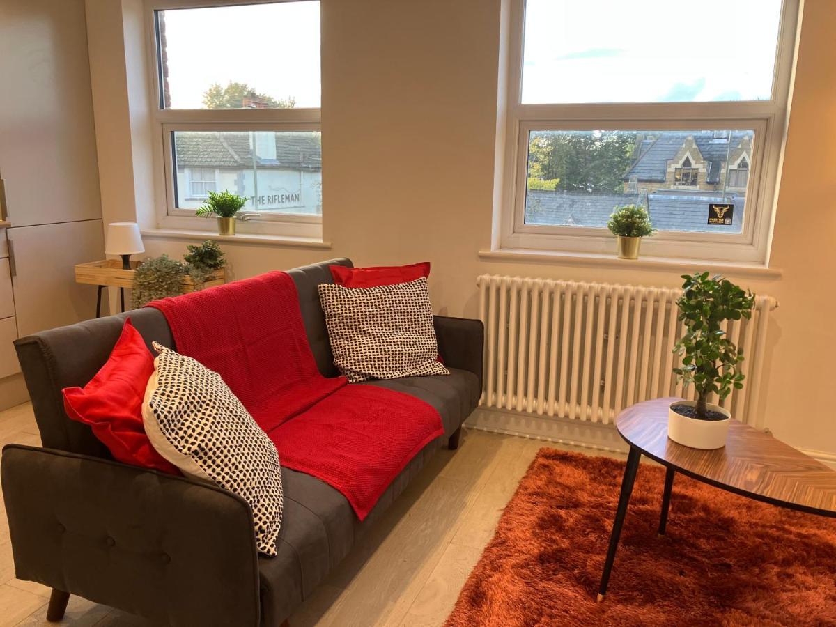 Ferienwohnung Magnificent Refurbished 1 Bed Flat Few Steps To High St ! - 4 East House Epsom Exterior foto